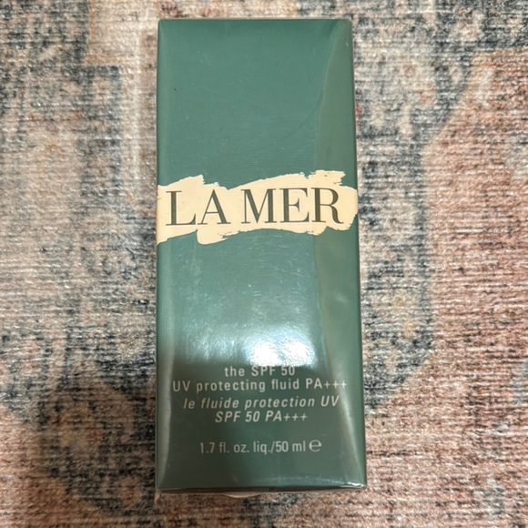 La Mer SPF 50 UV Fluid in Green Packaging - Picture 1 of 2